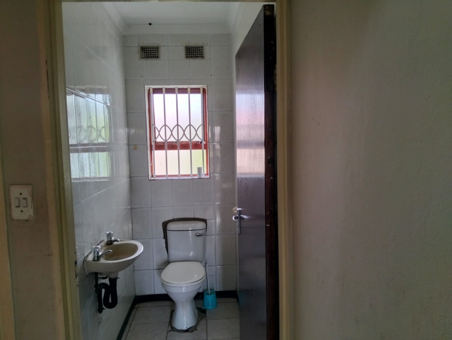 5 Bedroom Property for Sale in Southernwood Eastern Cape
